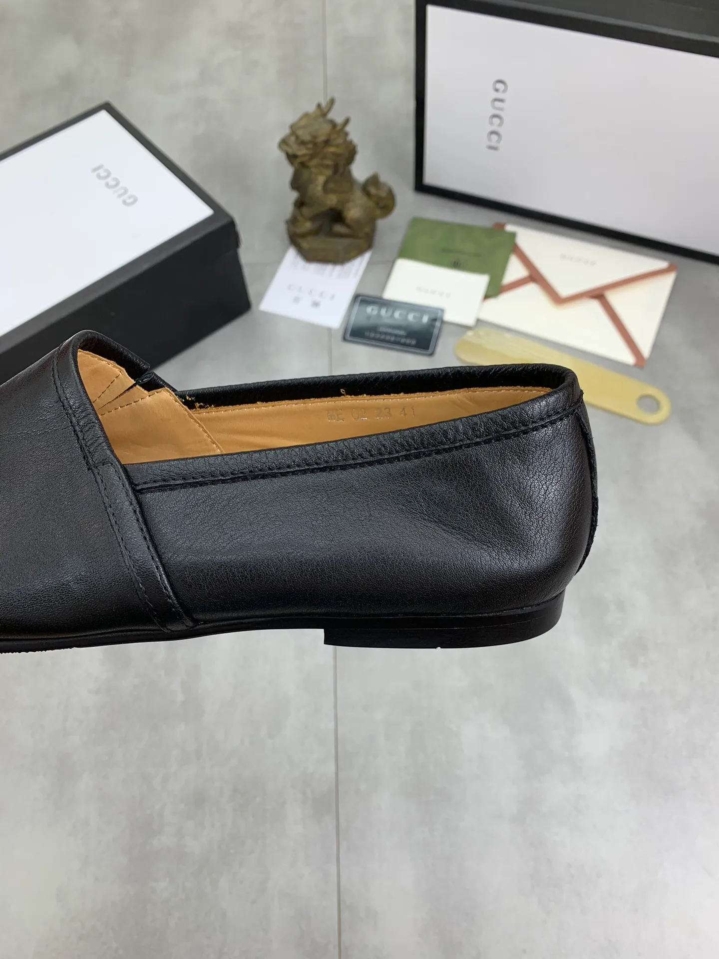 Men's Men's Shoes 💰P500💰【New Style】Water-dyed Niuli Gucci's most popular selection of lazy slip-on leather shoes (Gucci) official website latest Gucci lazy leather shoes, hot style 💥 simple and elegant style, exclusive for trendy men. Unique official website latest brand original double G embossing Elements 👑 Original Gucci decoration, fashionable and elegant, fabric original calfskin ✅ fully imported first-layer cowhide lining, official website designated wear-resistant, rubber business outsole, classic model taken at the counter in real life 🎬38-44 Black brown white optional